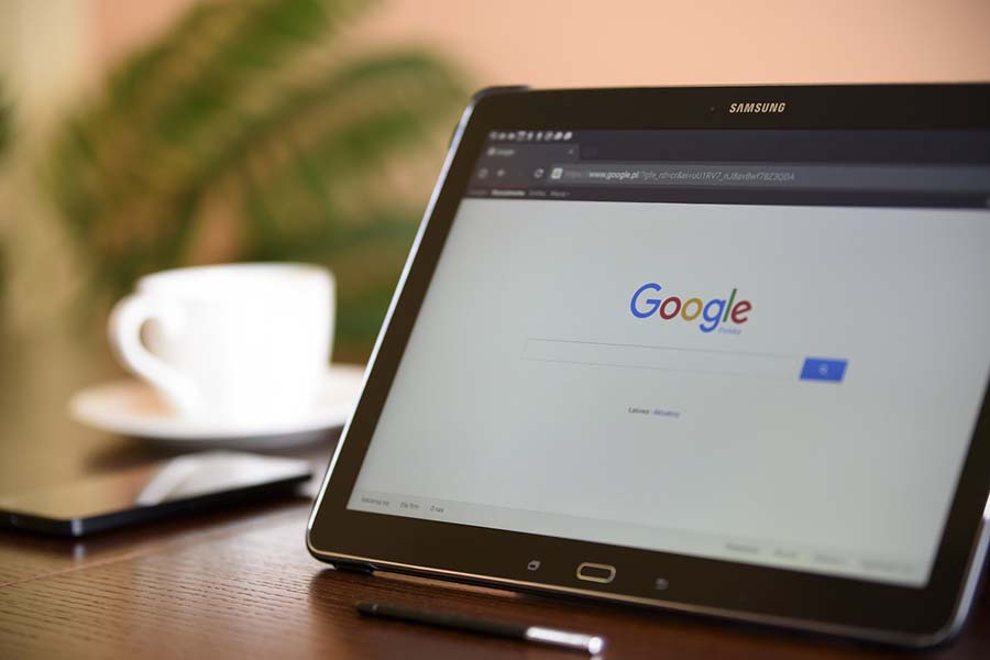 Homepage of Google on a Samsung tablet device.